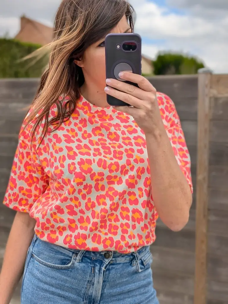 tshirt leopard coloré.webp
