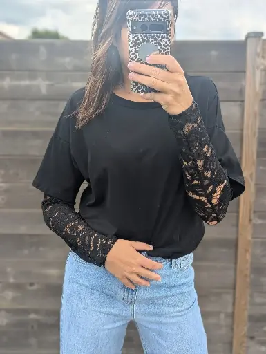 T-shirt noir manche dentelle